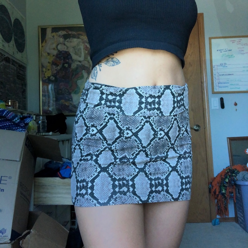 snake print short skirt
